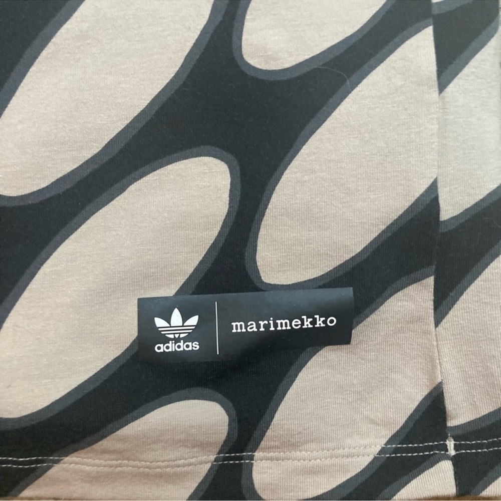 Adidas X Marimekko Graphic Midi Tee
Dress Size Medium Black Tan Limited Edition - Picture 10 of 13